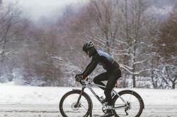 Force BULL HUE čierna-šedá cyklistická prilba