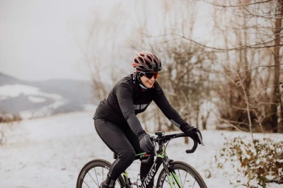 Force BULL HUE MIPS černo-červená cyklistická přilba