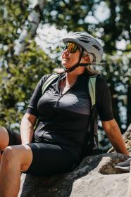 Force DOWNTOWN šedá cyklistická přilba