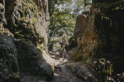 Force DOX bílá cyklistická přilba