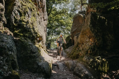 Force DOX bílá cyklistická přilba