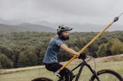 Force DROP šedo-černá downhill přilba