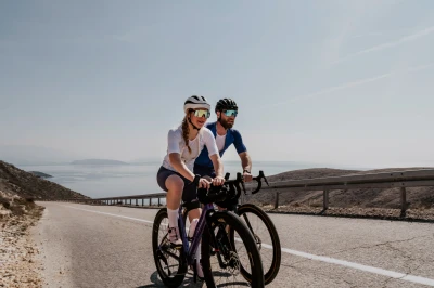 Force NAOS bílá cyklistická přilba