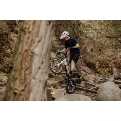 Force TRAIL MTB krémová přilba