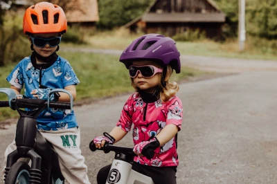 Force ZEBU s blikačkou fialová dětská cyklistická přilba