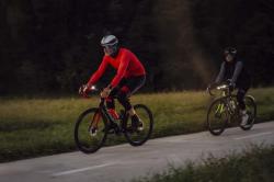 Force PURE červený cyklodres - dlouhý rukáv + Force STRIPE černo-červené cyklokraťasy