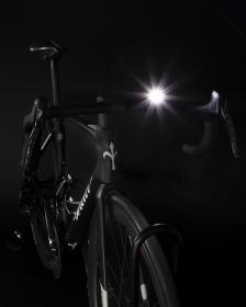 Force CASS 300LM USB světlo přední, černé