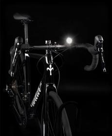 Force Světlo přední PIPE 550LM USB, černé