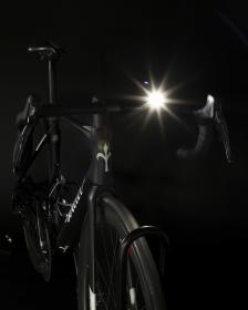 Force Svetlo predné STOGIE 900 LM, USB, čierne