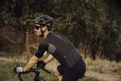 Force SWAY černý cyklodres - kr. rukáv + Force BLADE MTB černé cyklokraťasy