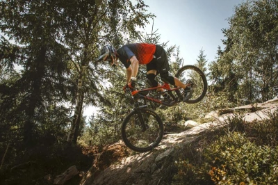 Force SWAY fluo cyklodres - kr. rukáv + Force BLADE MTB černé cyklokraťasy