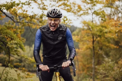 Force V48 černá cyklo vesta neprofuk POUZE S (VÝPRODEJ)