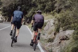 Force WINNER čierne cyklokraťasy so šrákmi a vložkou