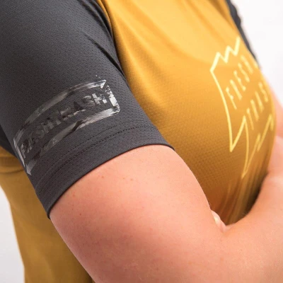 Fresh Trash Women[39]s Horizon Short Sleeve Tee Golden/black dámské tričko