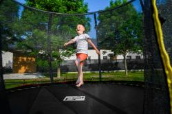 G21 Trampolína SpaceJump, 305 cm, červená, s ochrannou sítí + schůdky zdarma