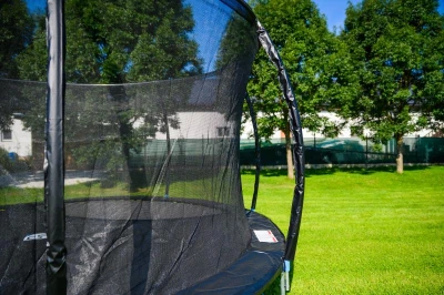 G21 Trampolína SpaceJump 430 cm, černá, s ochrannou sítí + schůdky zdarma