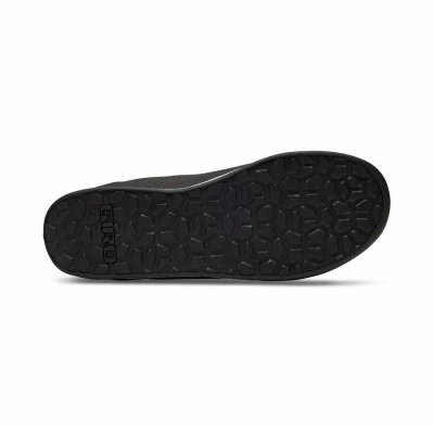 Giro Latch Black/Dark Shadow cyklistické tretry + sleva 300,- na příslušenství
