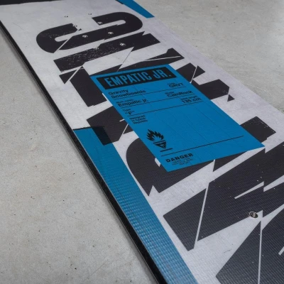 Gravity Empatic Jr 23/24 dětský snowboard + Hatchey Tactic Junior vázání