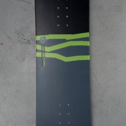 Gravity Flash 23/24 juniorský snowboard + Gravity Cosmo vázání