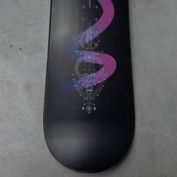 Gravity Sirene Black 24/25 snowboard + Raven Fastec FT360 black/fuchsia vázání + Raven Flush MOZ boty