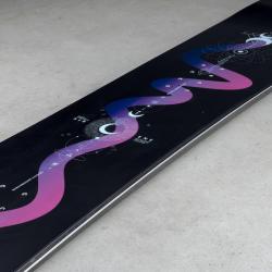 Gravity Sirene Black 24/25 snowboard + Raven Fastec FT360 black/fuchsia vázání + Raven Flush MOZ boty