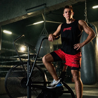 GymBeam Grind Red 2in1 pánské fitness šortky