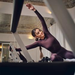GymBeam Dámske tričko s dlhým rukávom Aura Tee Brown