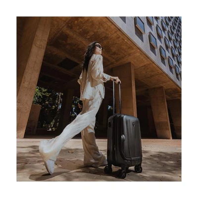 Heys Vantage Smart Luggage M černý cestovní kufr