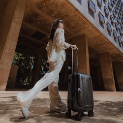 Heys Vantage Smart Luggage M Slate Blue kufr + kosmetická taštička zdarma