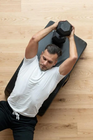 Hip Thrust černá ergonomická cvičební lavice na hýžďové svaly