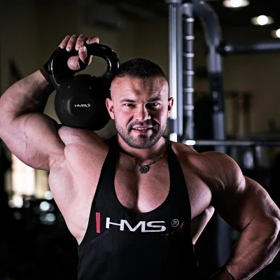 HMS Kettlebell pokrytý vinylem KNV20 20 kg, černý