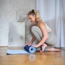 HMS Podložka na jogu YM10 tmavomodrá