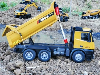 Huina Mercedes-Benz Arocs žlutý celokovový proporcionální RC sklápěč s nosností 3,5 kg