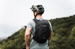 Husky Peten 15l black batoh Turistika/Cyklistika