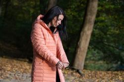 Husky Daili L red dámský péřový kabát