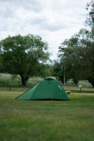 Husky Beast 3 zelený lehký turistický stan + sleva 400,- na příslušenství