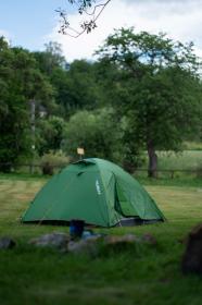 Husky Beast 3 zelený lehký turistický stan + sleva 400,- na příslušenství