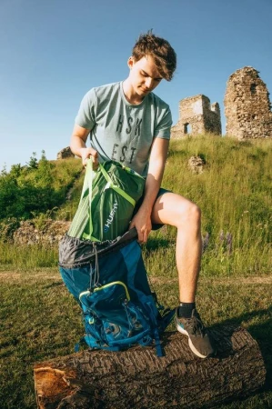 Husky Bizam 2 Plus zelený turistický stan pro 2 osoby + sleva 400,- na příslušenství