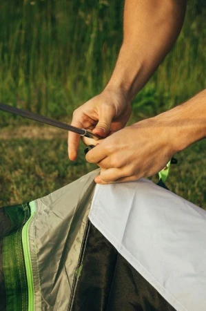 Husky Bizam 2 Plus zelený turistický stan pro 2 osoby + sleva 400,- na příslušenství