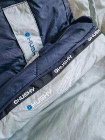Husky Mantilla dark blue ultralehký třísezónní spacák