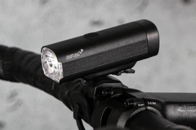 Infini KOR 800 5F USB Přední světlo