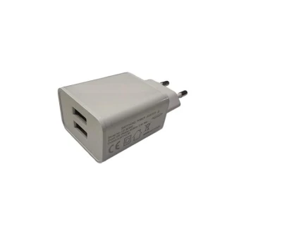 IQ models bílý dvouzásuvkový USB adaptér