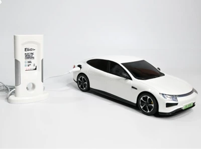 IQ models bílý elektromobil na dálkové ovládání