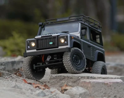 IQ models LAND ROVER DEFENDER TRAIL-S V2.0. - stříbrná
