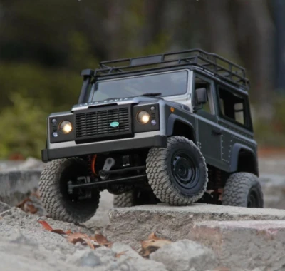 IQ models LAND ROVER DEFENDER TRAIL-S V2.0. - stříbrná