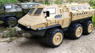 IQ models V-GUARD písková 1/16 6WD obrněný transportér