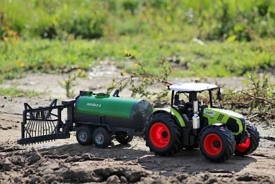 IQ models Arion CLAAS 660 1/16 RC traktor s funkčním postřikovačem