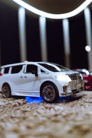 IQ models RC Závodní a driftovací dodávka MN-68 - bílé