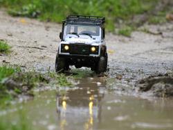 IQ models RMT LAND ROVER TRAIL V2.0. 1/12 - bílý