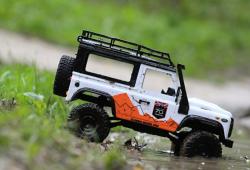 IQ models RMT LAND ROVER TRAIL V2.0. 1/12 - bílý